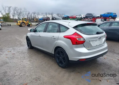 2013 Ford Focus Titanium z USA, uszkodzony, nr VIN 1FADP3N27DL380103